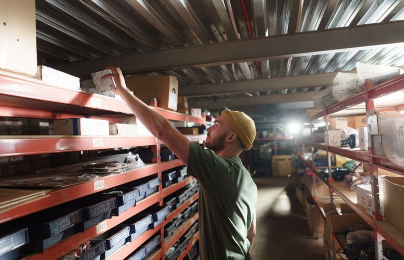 Amazon Fulfillment Center (FC)