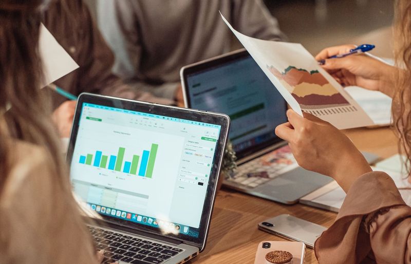 Comprehensive Marketing Research, Data Collection, and Positioning Strategies